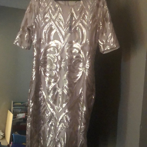 Dress - Picture 1 of 3